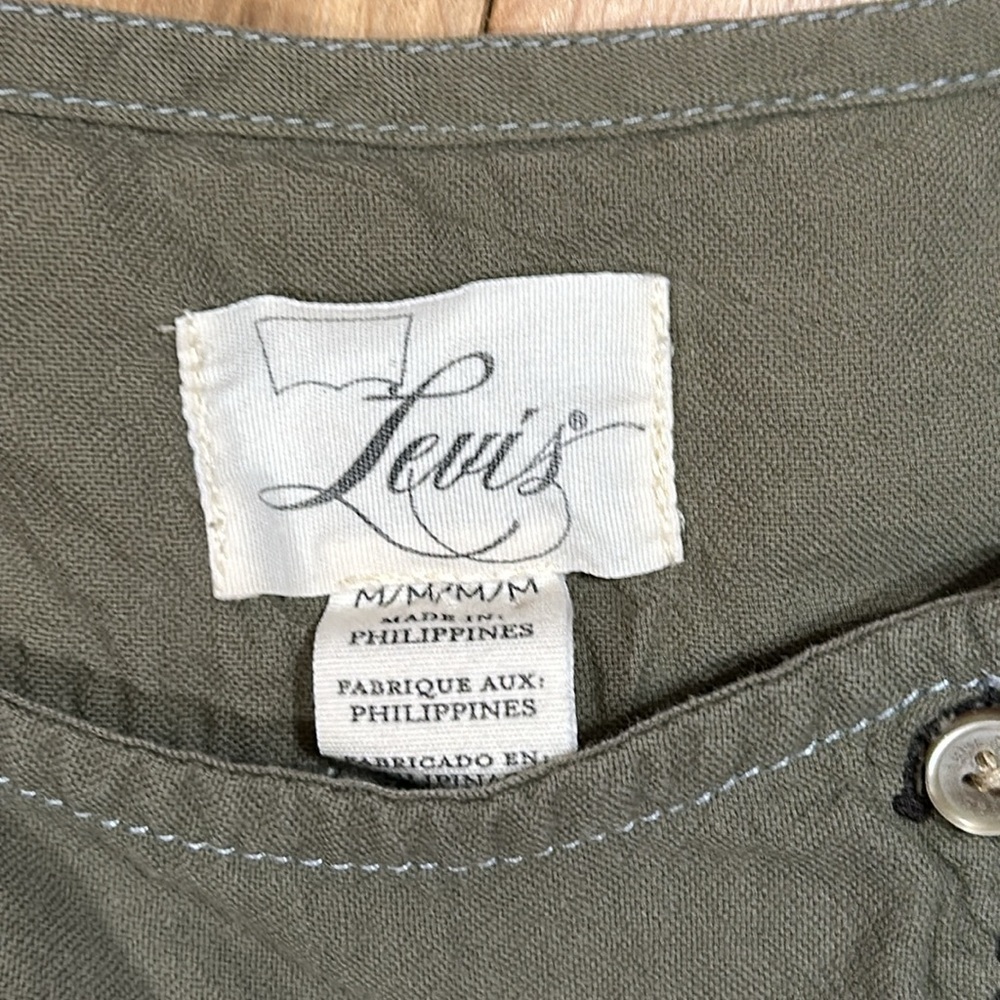 Levi’s Top - Picture 3 of 7